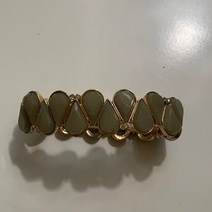 Stretchy beaded bracelet